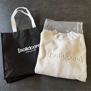 [solidcore] Embossed Logo Crewneck Sweatshirt - Light Heather Gray